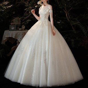 Lace wedding dress